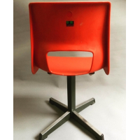 Vintage knalrood Eromes schoolstoeltje, zithoogte 32 cm.